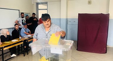 175 kilo ağırlığındaki seçmen yürüyerek oy kullanmaya gitti