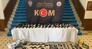 23 yaşındaki silah tacirini, İzmir polisi enseledi