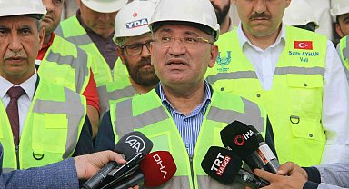 Adalet Bakanı Bozdağ, Şanlıurfa'da şehir hastanesi inşaatını gezdi