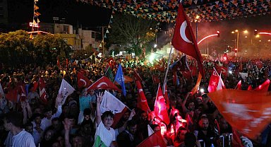 Adana'da coşkulu kutlama