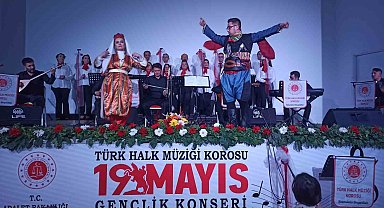 Adliye personelinden Türk halk müziği konseri