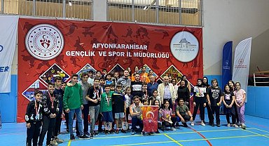 Afyonkarahisar'da badminton şenliği sona erdi