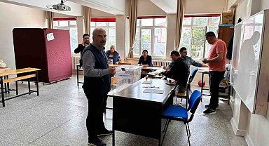 Afyonkarahisar'da oy verme işlemi sorunsuz bir şekilde başladı