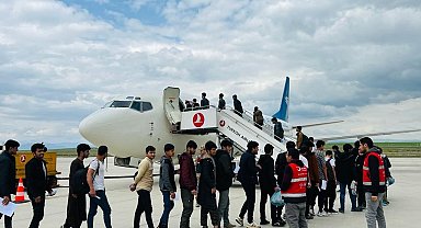 Ağrı'da 136 Afgan göçmen, ülkelerine gönderildi