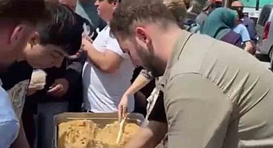 AK Parti Gençlik Kolları Kılıçdaroğlu için helva dağıttı