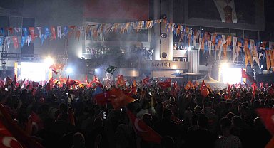 AK Parti İzmir'den seçim kutlaması