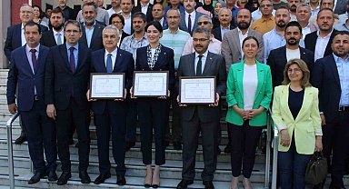 AK Partili vekiller mazbatalarına kavuştu