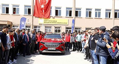 Aksaray Belediyesi TOGG'u, öğrencilerle buluşturuyor