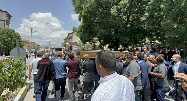 Aksaray'da 7. kattan düşerek hayatını kaybeden hemşire toprağa verildi