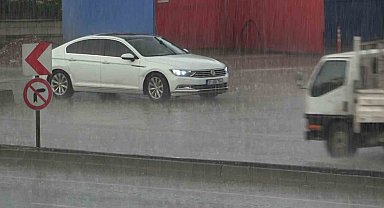 Aksaray'da şiddetli yağmur etkisini sürdürüyor