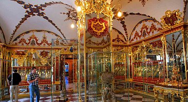 Almanya'da 130 milyon dolarlık müze soygununda 5 kişiye hapis cezası