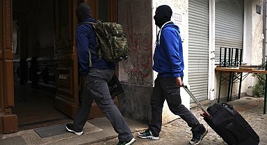 Almanya'da iklim aktivistlerine polis baskını