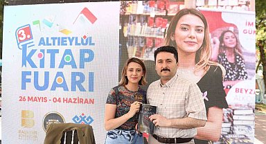 Altıeylül Kitap Fuarında yazarlara büyük ilgi