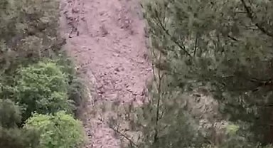 Amasya'da heyelan anı kamerada