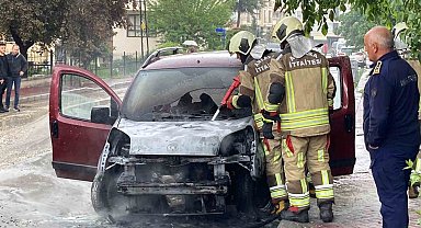 Ankara'da korkutan yangın: kontağı çevirdi, araba alev aldı