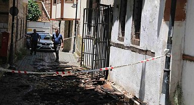 Antalya'da 22 milyon liraya satışta olan tarihi binadaki yangın geceyi aydınlattı