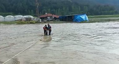 Aşırı yağışlar Gediz'de taşkına sebep oldu