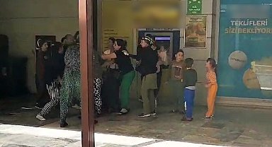 ATM'de sıra bekleyen kadınlar yumruklu kavgaya tutuştu