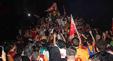 Aydın'da cadde ve sokaklar sarı-kırmızıya boyandı