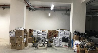 Baba ve oğullarına ait mekanlarda 7 milyon TL'lik kaçak tütün ve makaron ele geçirildi