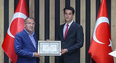 Bakan Bozdağ ve AK Parti Şanlıurfa milletvekilleri mazbatalarını aldı