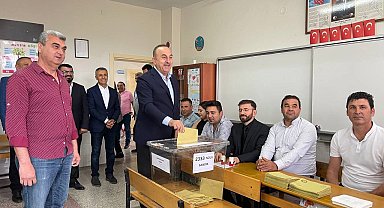 Bakan Çavuşoğlu: "İkinci turun demokrasi şöleninde gerçekleşmesini diliyorum"
