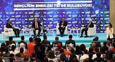 Bakan Dönmez TEI'de üniversitelilerle bir araya geldi