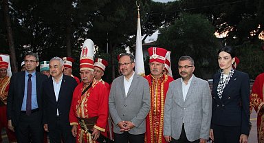 Bakan Kasapoğlu Aydın'da mehteran takımı ile karşıladı