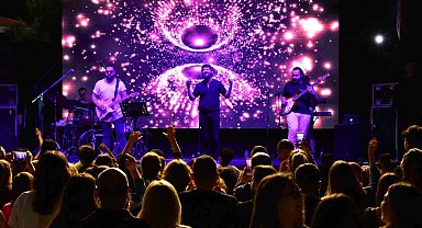 Balçova'da gençler Narkoz ile coştu