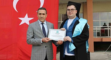 Balıkesir Üniversitesi yılın ilk mezunlarını Burhaniye'de verdi