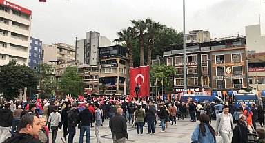 Balıkesir'de vatandaşlar Erdoğan'ın zaferini kutlamaya başladı