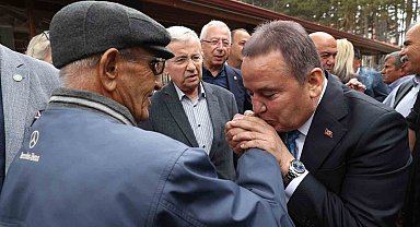 Başkan Böcek Elmalı ve Kaş'ta vatandaşların sorunlarını dinledi