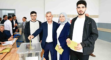 Başkan Çınar, Cumhurbaşkanlığı 2.tur seçimi için oyunu kullandı