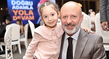 Başkan Çolakbayrakdar, deprem bölgesinde çalışan berber ve kuaförlerle bir araya geldi