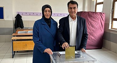 Başkan Dündar, oyunu kullandı