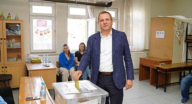 Başkan Mesut Ergin eşi Canan Ergin'le birlikte oyunu kullandı