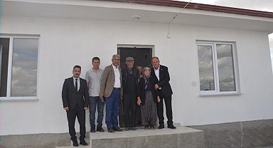 Başkan Oprukçu Anakız Öğer'in evini teslim etti