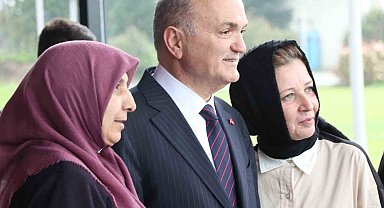 Başkan Özlü özel anneleri yalnız bırakmadı