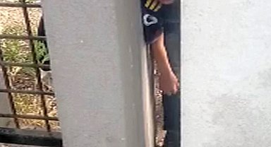 Batman'da kafası duvara sıkışan çocuğu itfaiye kurtardı