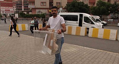 Batman'da sayılan oylar seçim kuruluna getiriliyor