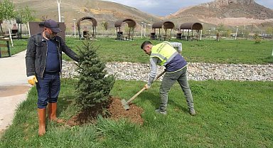 Bayburt Belediyesinin temizlik ve bakım çalışmaları hız kesmeden devam ediyor