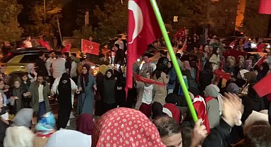 Beylikdüzü'nde zafer kutlamaları gece yarısına kadar sürdü