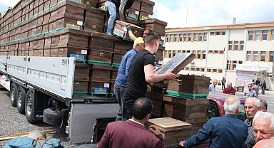 Bin 400 arı kovanı dağıtıldı, hedef mevcut 80 bin sayısını 250 bine çıkartmak