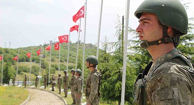 Bingöl'de kalleşçe şehit edilen 33 asker anıldı