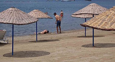 Boğulmak üzere olan genci vatandaşlar kurtardı