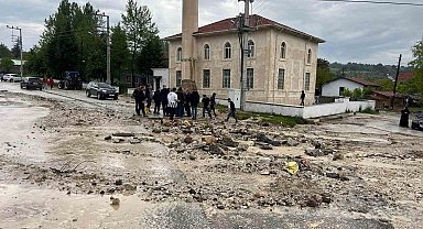 Bozüyük'te sel nedeniyle bazı evleri su bastı, araziler zarara uğradı