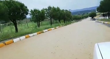 Buldan'da yağış sonrası üst yapı çöktü