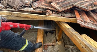 Burdur'da çıkan ev yangınında maddi hasar oluştu