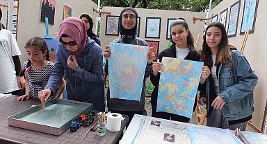 Burhaniye'de ebru sanatına yoğun ilgi