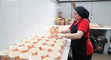 Burhaniye'de ihtiyaçlılara sıcak yemek